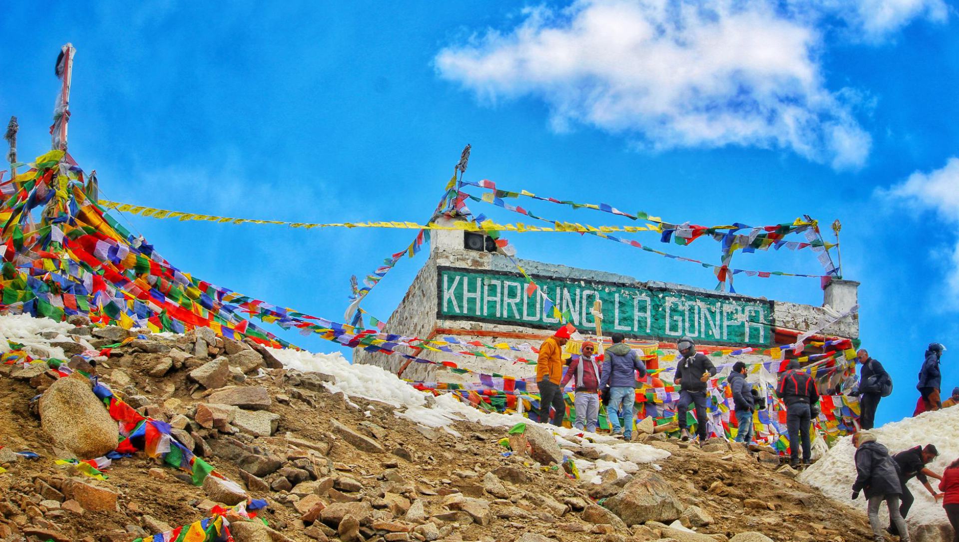 Chang La pass road with prayer flags and snow views